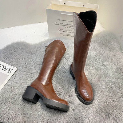 Női bőrcsizma cipzárral