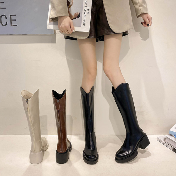 Női bőrcsizma cipzárral