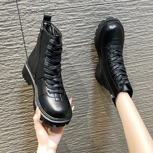 Ležerne ženske čizme s vezicama i grubim potplatom