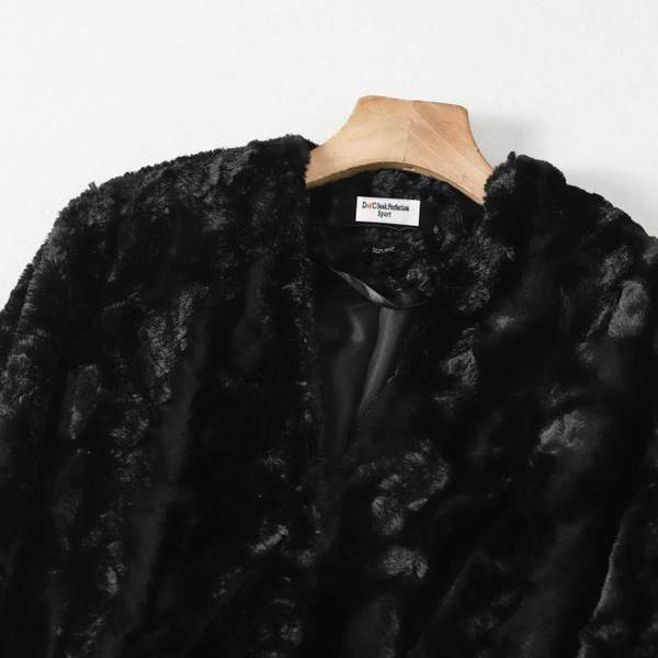 Pikk musta värvi sulemantel