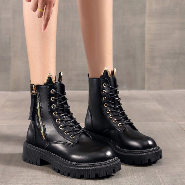 Naiste musta värvi paelte ja lukuga nahast saapad