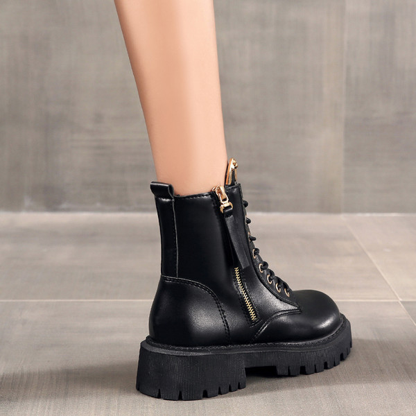 Naiste musta värvi paelte ja lukuga nahast saapad