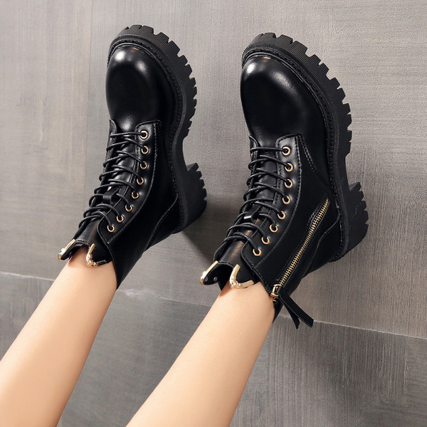 Naiste musta värvi paelte ja lukuga nahast saapad