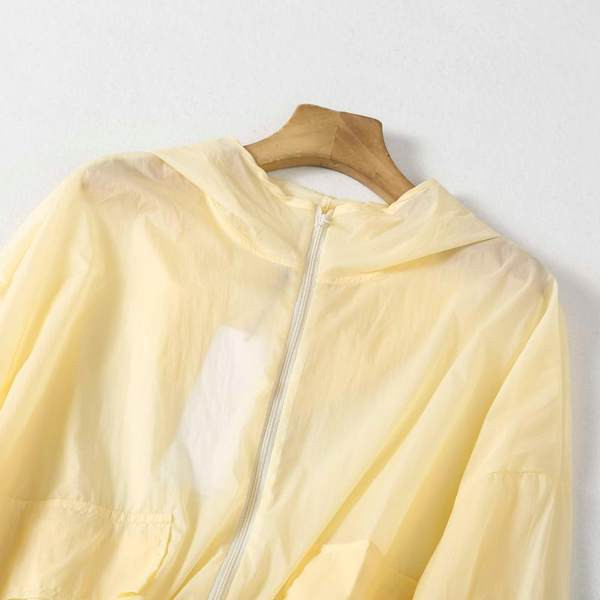 Kratka vjetrovka s kapuljačom