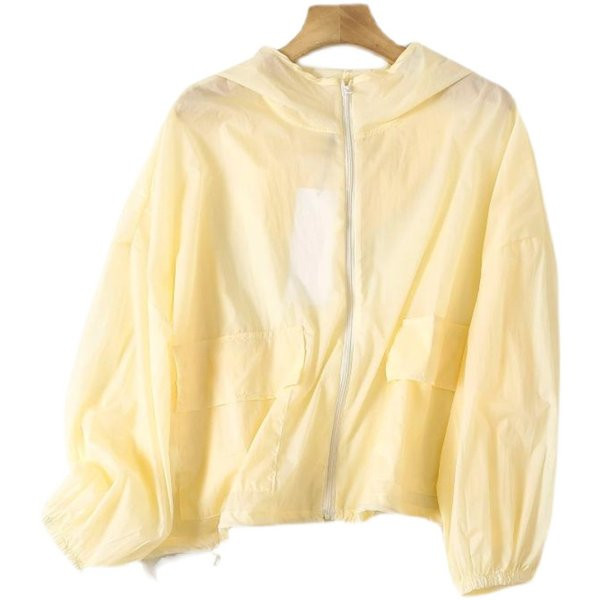 Kratka vjetrovka s kapuljačom