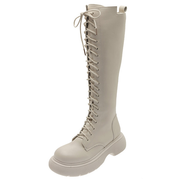 Bőr női csizma fűzővel és lapos talppal