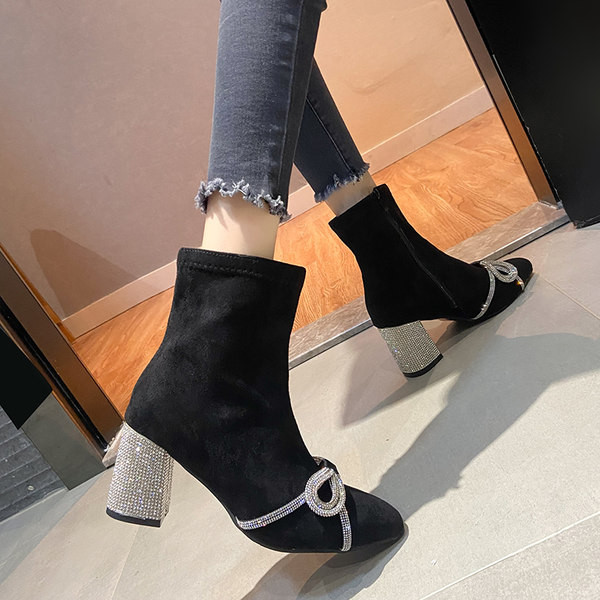 Stílusos női csizma öko velúrból és dekorkövekből