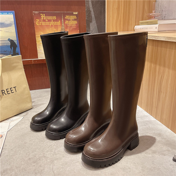 Női csizma fekete és barna színben