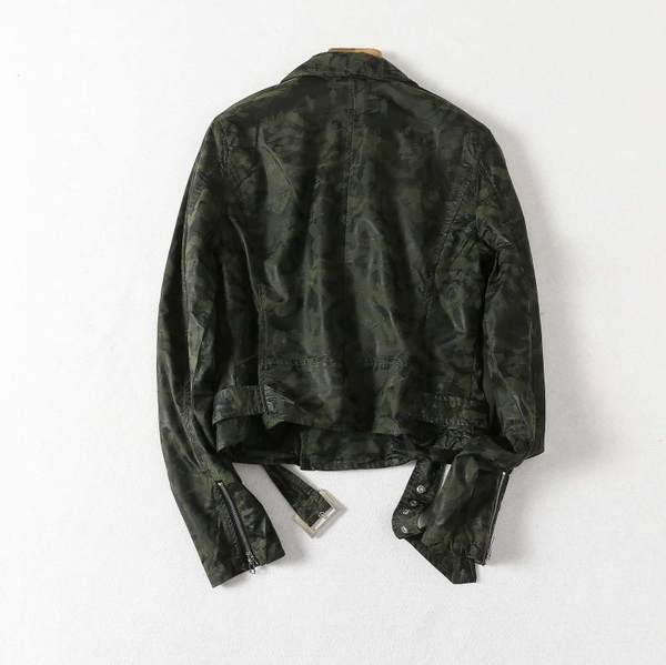 Rövid bőrkabát terepszínű mintával