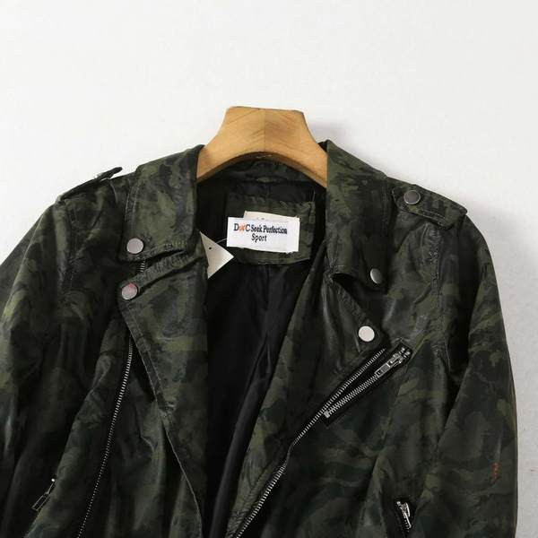 Rövid bőrkabát terepszínű mintával