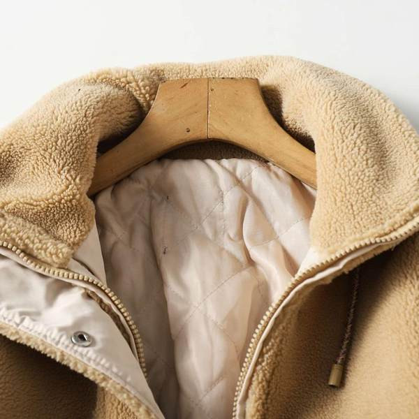 Lühike lukuga ja nööpidega sulejope