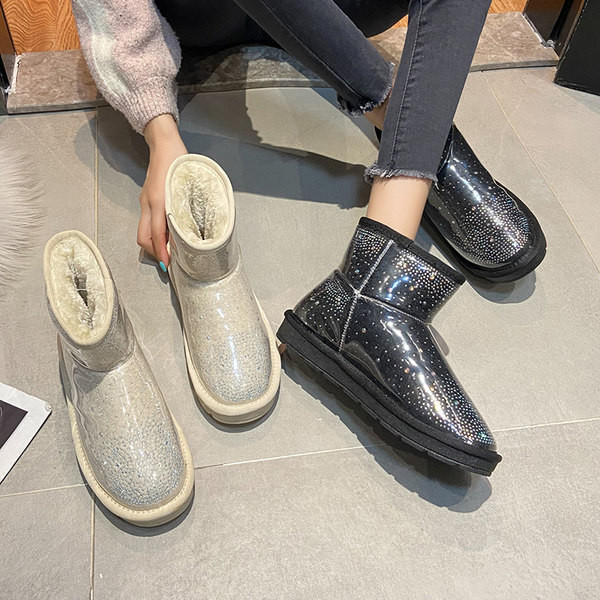 Ženske zimske čizme s toplom postavom i ravnim potplatom