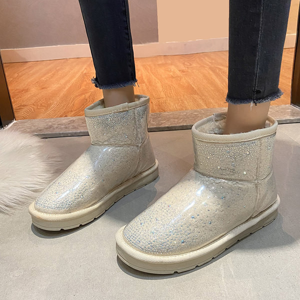 Ženske zimske čizme s toplom postavom i ravnim potplatom