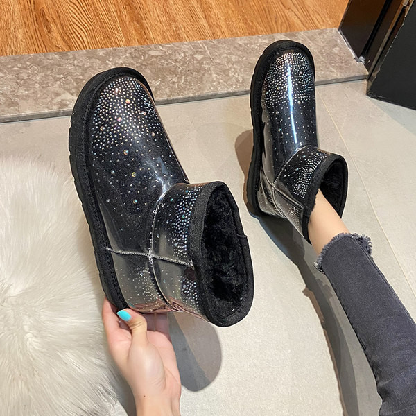 Ženske zimske čizme s toplom postavom i ravnim potplatom