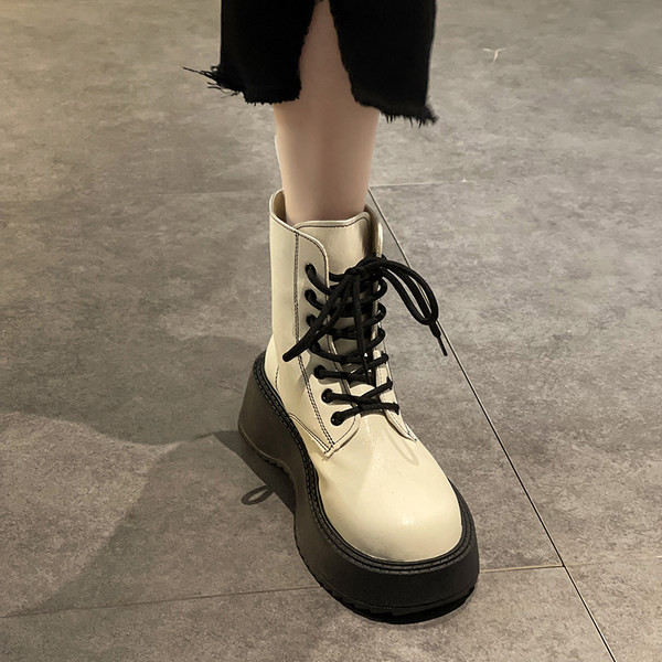 Uus mudel paksu tallaga nahast naiste saapad