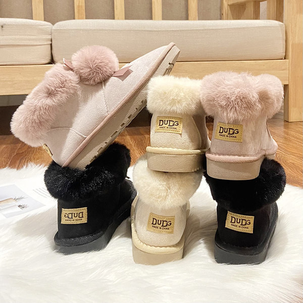 Alkalmi női csizma lapos talppal és pehellyel