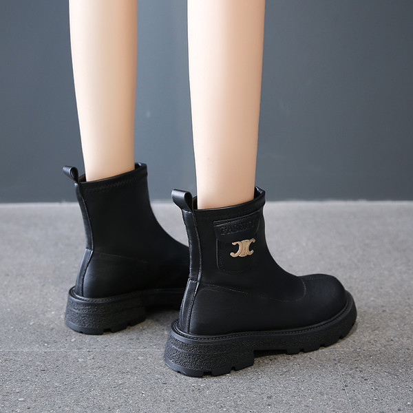 Ženske kožne čizme sa metalnim ukrasima u bijeloj i crnoj boji