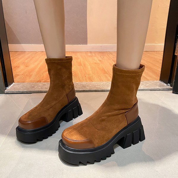 Női csizma durva 7,5 cm-es talppal