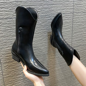 Moodne tõmblukuga terava otsaga naiste saapad