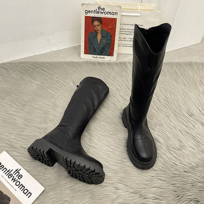 Műbőrből készült női csizma új modellje három színben