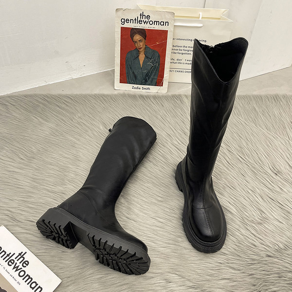 Műbőrből készült női csizma új modellje három színben