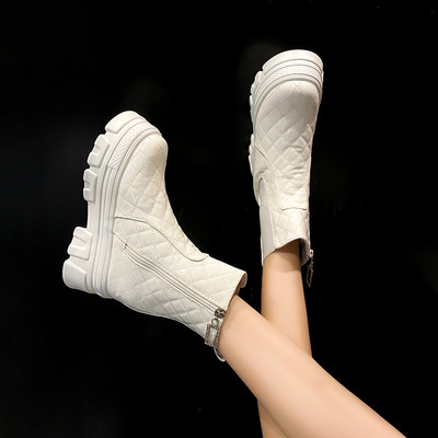 Eko-nahast kõrge lameda talla ja lukuga naiste saapad