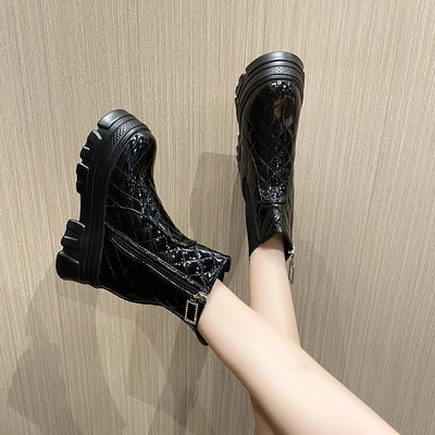 Eko-nahast kõrge lameda talla ja lukuga naiste saapad