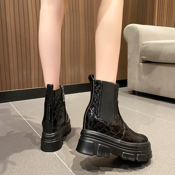 Eko-nahast kõrge lameda talla ja lukuga naiste saapad