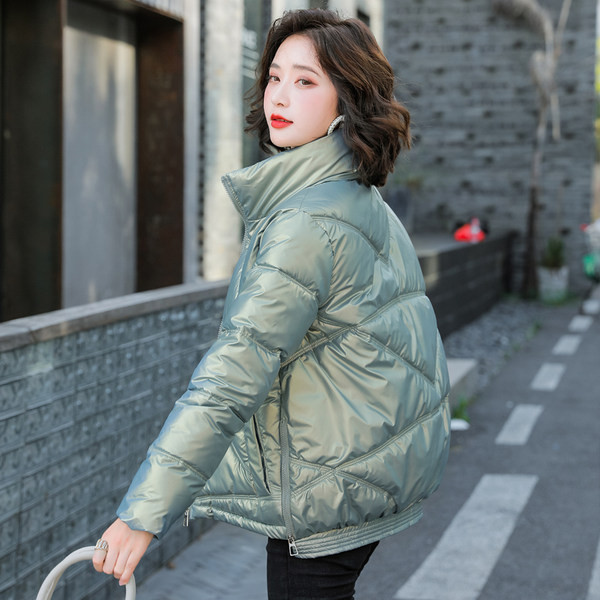 Jelenlegi női kabát magas gallérral