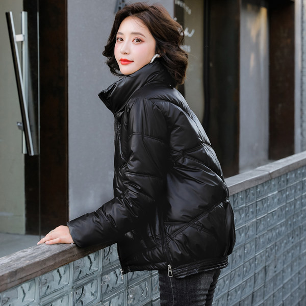 Jelenlegi női kabát magas gallérral