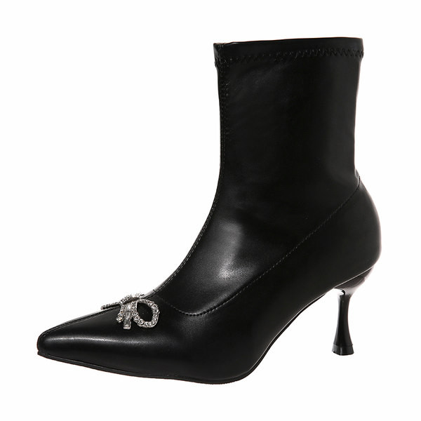 Stílusos női vékony sarkú csizma kövekkel