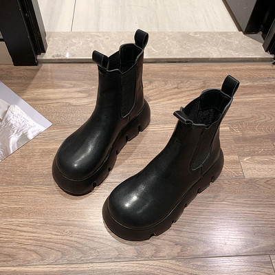 Alkalmi gyerekcsizma durva talppal - két színben