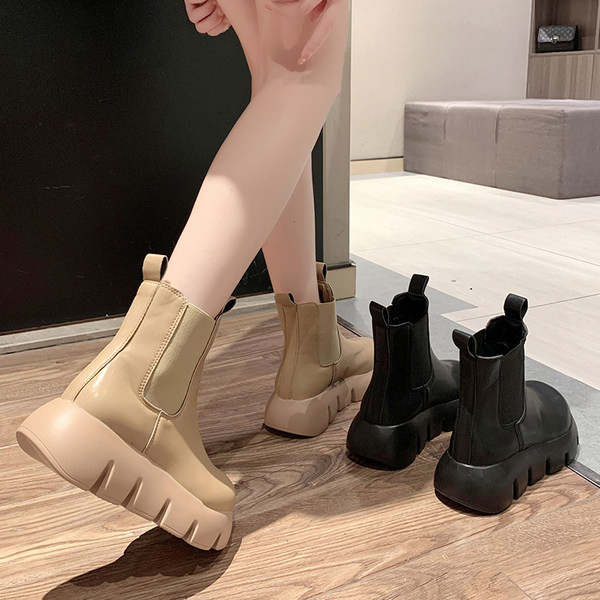 Alkalmi gyerekcsizma durva talppal - két színben