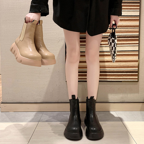 Alkalmi gyerekcsizma durva talppal - két színben