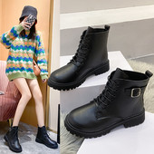 Naiste moodsad musta värvi paeltega nahast saapad