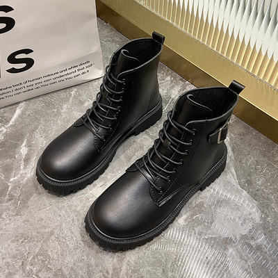 Naiste moodsad musta värvi paeltega nahast saapad