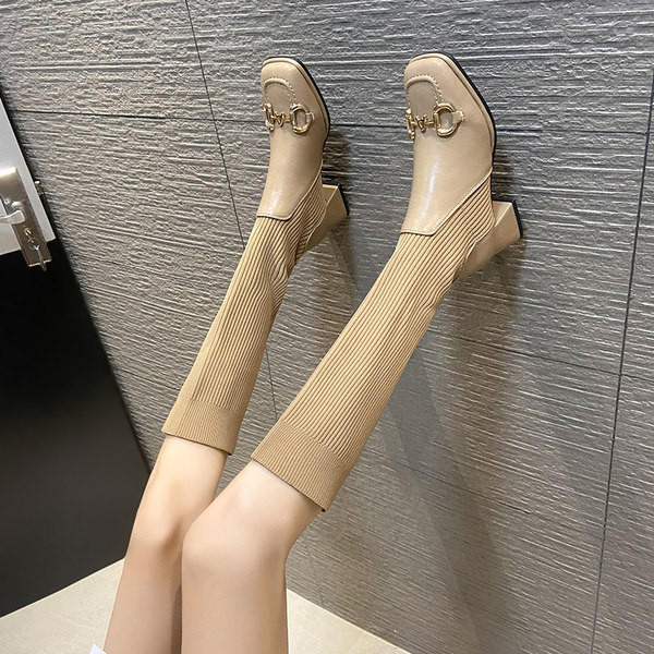 Stílusos női csizma csattal és 5 cm magas sarokkal