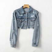 Rövid, modern farmerdzseki szakadt motívumokkal