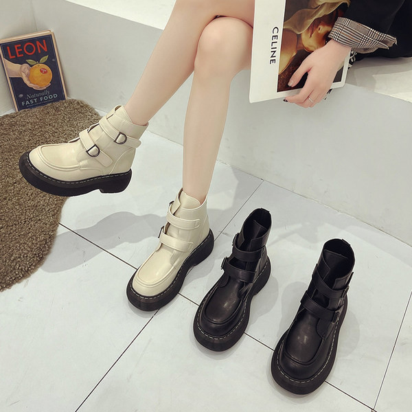 Lekerekített női csizma új modellje műbőr csattal