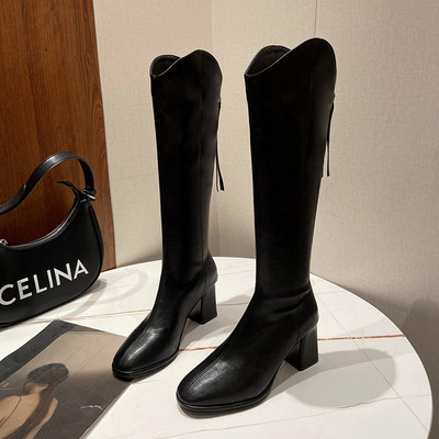 Stiilsed naiste saapad luku ja kontsaga