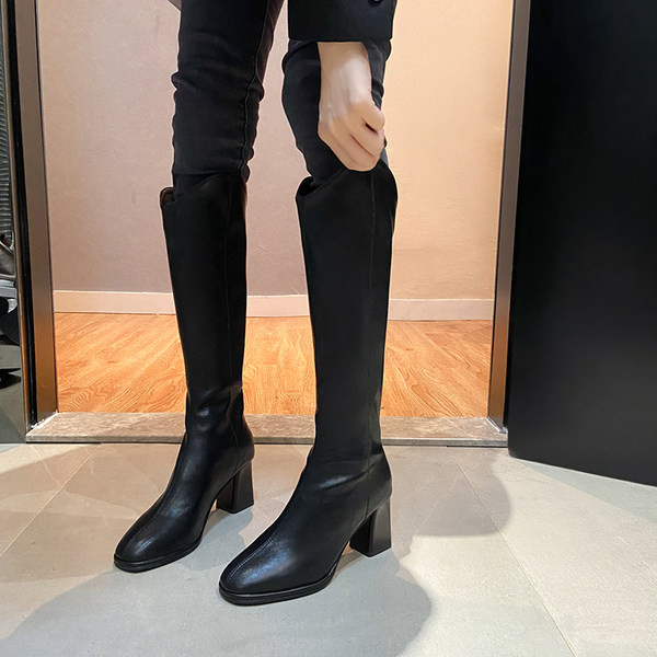 Stiilsed naiste saapad luku ja kontsaga