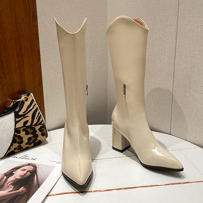 Stílusos női csizma cipzáros hegyes modellel