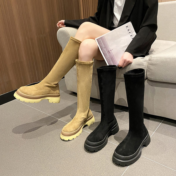 Ženske čizme zaobljeni model sa ravnim potplatom