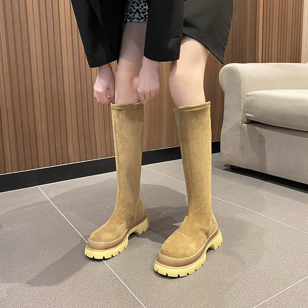 Ženske čizme zaobljeni model sa ravnim potplatom
