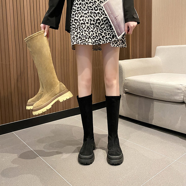 Ženske čizme zaobljeni model sa ravnim potplatom