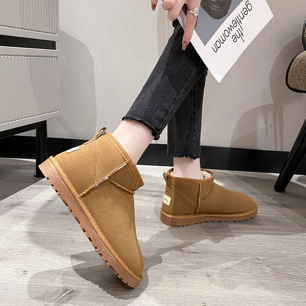 Alkalmi női csizma meleg béléssel