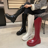 Stílusos női csizma sima modell lapos talppal