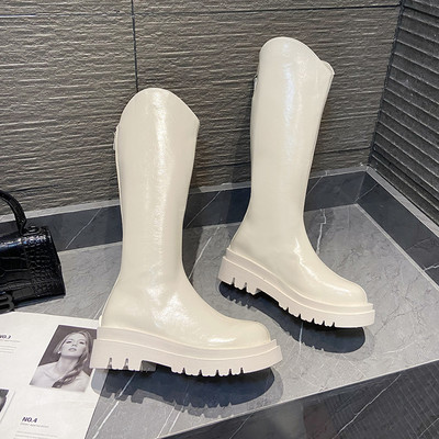 Stílusos női csizma sima modell lapos talppal