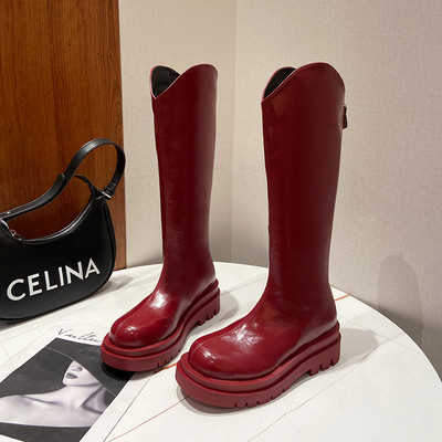 Stílusos női csizma sima modell lapos talppal