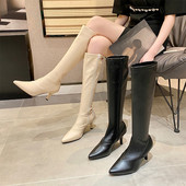 Moderne ženske čizme obični model na petu